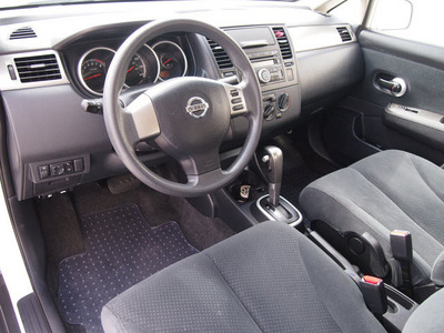 nissan versa 2011 white sedan gasoline 4 cylinders front wheel drive automatic with overdrive 76011