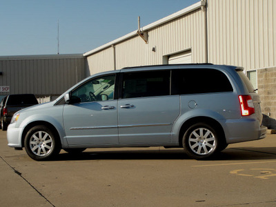 chrysler town country 2013 lt  blue van touring flex fuel 6 cylinders front wheel drive automatic 62034