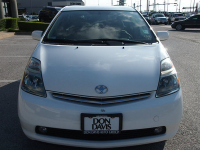 toyota prius 2006 white hatchback hybrid 4 cylinders front wheel drive automatic 76011