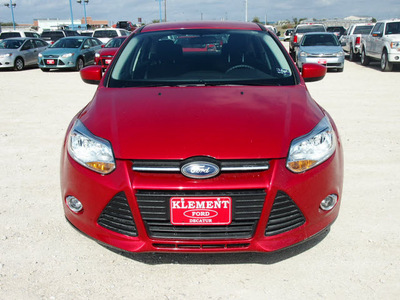 ford focus 2012 red sedan se 4 cylinders automatic 76234