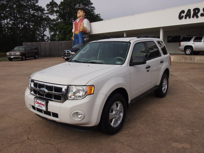 ford escape 2009 white suv xlt 6 cylinders automatic 77657