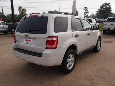 ford escape 2009 white suv xlt 6 cylinders automatic 77657