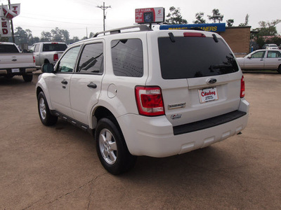 ford escape 2009 white suv xlt 6 cylinders automatic 77657