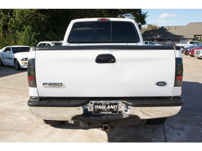 ford f 250 super duty 2006 white lariat 8 cylinders automatic 77515