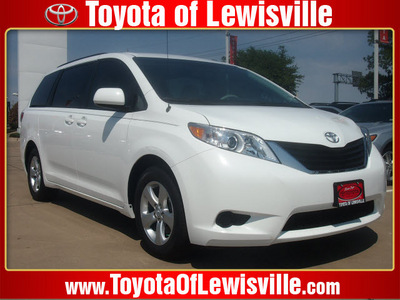 toyota sienna 2012 white van le 8 passenger 6 cylinders automatic 75067