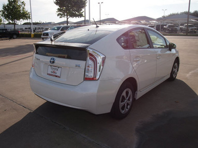 toyota prius 2012 white hatchback two 4 cylinders automatic 76116