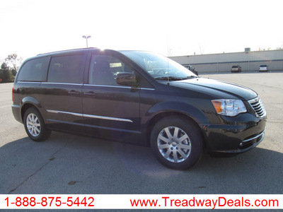 chrysler town and country 2013 gray van touring flex fuel 6 cylinders front wheel drive automatic 45840