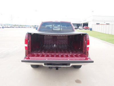 ford f 150 2005 red lariat gasoline 8 cylinders 4 wheel drive automatic with overdrive 76108
