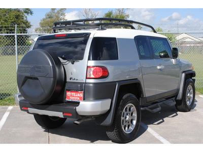 toyota fj cruiser 2011 lt  gray suv 6 cylinders automatic 77338