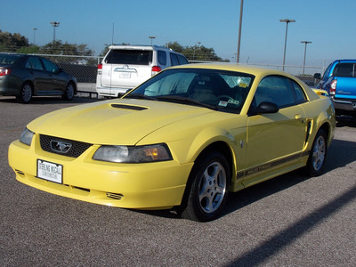 ford mustang 2002 yellow coupe 6 cylinders automatic with overdrive 77074