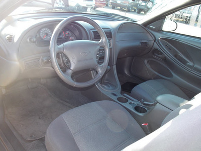 ford mustang 2002 yellow coupe 6 cylinders automatic with overdrive 77074