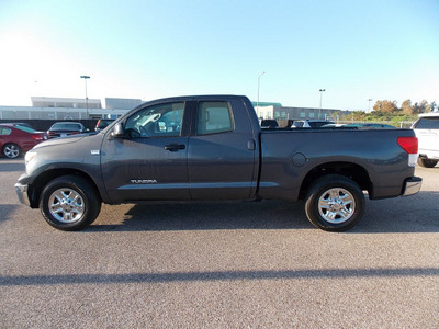 toyota tundra 2010 gray grade 8 cylinders automatic with overdrive 77074