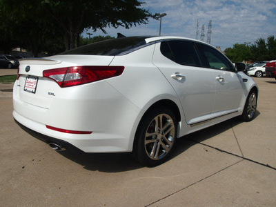 kia optima 2013 white sedan sxl 4 cylinders automatic 75150