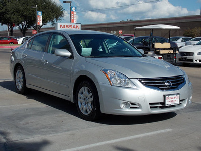 nissan altima 2011 silver sedan 2 5 s 4 cylinders shiftable automatic 77477