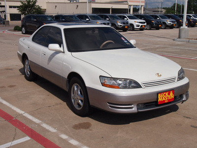 lexus es 300 1996 white sedan 6 cylinders automatic with overdrive 77375