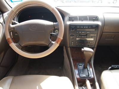 lexus es 300 1996 white sedan 6 cylinders automatic with overdrive 77375