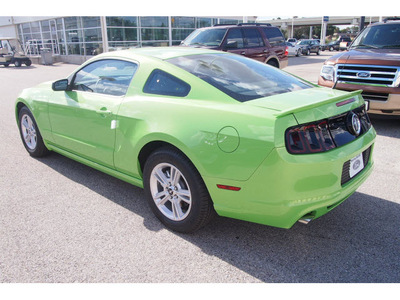 ford mustang 2013 green coupe v6 gasoline 6 cylinders rear wheel drive automatic 77074