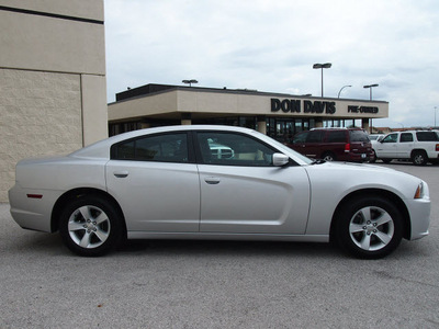dodge charger 2012 silver sedan se 6 cylinders automatic 76011