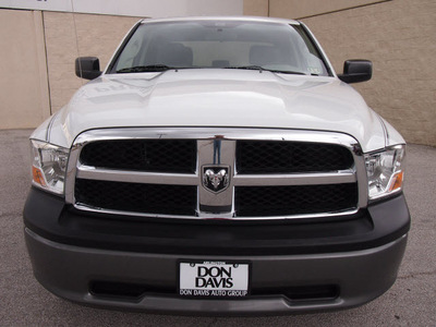 ram 1500 2011 white 8 cylinders automatic 76011