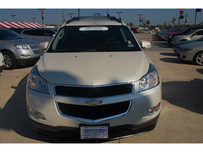 chevrolet traverse 2012 white suv lt 6 cylinders 6 speed automatic 77090