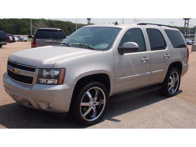 chevrolet tahoe 2008 silver suv lt gasoline 8 cylinders 2 wheel drive automatic with overdrive 77859