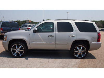 chevrolet tahoe 2008 silver suv lt gasoline 8 cylinders 2 wheel drive automatic with overdrive 77859