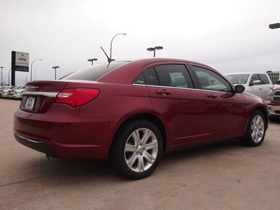 chrysler 200 2013 red sedan touring 4 cylinders automatic 76011
