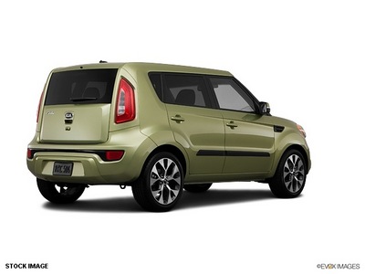 kia soul 2013 green wagon soul! gasoline 4 cylinders front wheel drive 6 speed automatic 77471