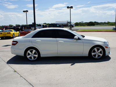 mercedes benz e class 2011 white sedan e350 gasoline 6 cylinders rear wheel drive automatic 76087