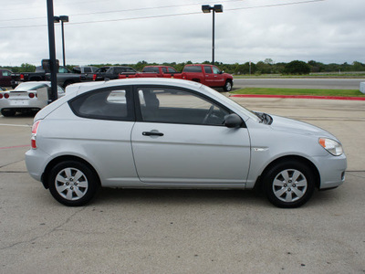 hyundai accent 2008 silver hatchback gs gasoline 4 cylinders front wheel drive 5 speed manual 76087