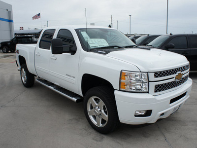 chevrolet silverado 2500hd 2013 summit whi ltz diesel 8 cylinders 4 wheel drive allison 76087