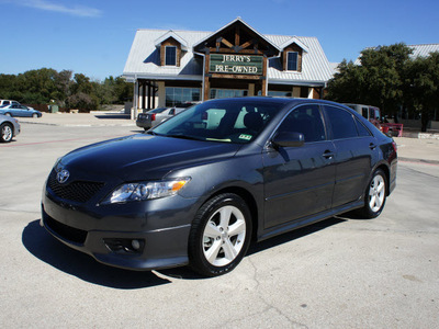 toyota camry 2011 gray sedan se gasoline 4 cylinders front wheel drive automatic 76087