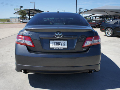 toyota camry 2011 gray sedan se gasoline 4 cylinders front wheel drive automatic 76087