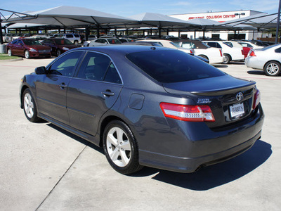 toyota camry 2011 gray sedan se gasoline 4 cylinders front wheel drive automatic 76087