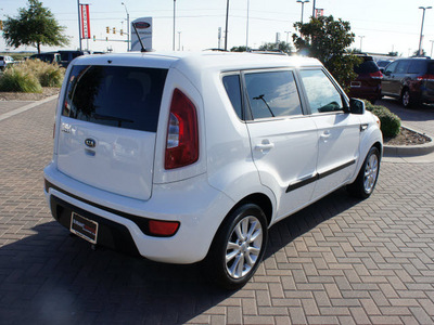 kia soul 2012 white hatchback gasoline 4 cylinders front wheel drive automatic 76087