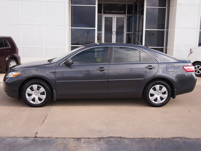 toyota camry 2009 dk  gray sedan le gasoline 4 cylinders front wheel drive automatic 77802