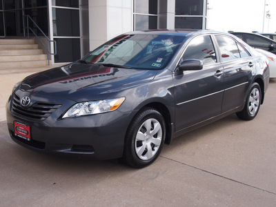 toyota camry 2009 dk  gray sedan le gasoline 4 cylinders front wheel drive automatic 77802