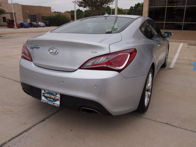 hyundai genesis coupe 2013 silver coupe gasoline 6 cylinders rear wheel drive automatic 75070