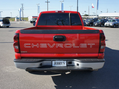 chevrolet silverado 1500 2005 red gasoline 6 cylinders rear wheel drive automatic 76087