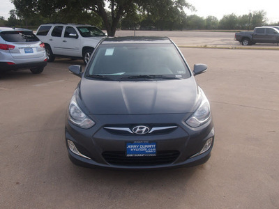 hyundai accent 2013 dk  gray hatchback se gasoline 4 cylinders front wheel drive automatic 76049