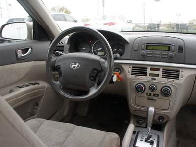 hyundai sonata 2006 beige sedan gasoline 4 cylinders front wheel drive automatic 19153