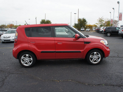 kia soul 2010 red hatchback gasoline 4 cylinders front wheel drive automatic 19153