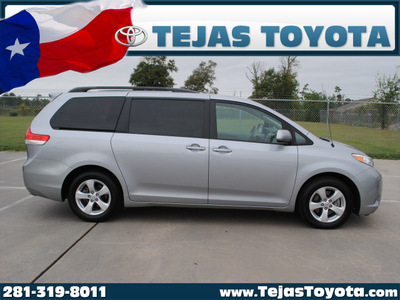 toyota sienna 2012 silver van le 8 passenger gasoline 6 cylinders front wheel drive automatic 77338