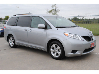 toyota sienna 2012 silver van le 8 passenger gasoline 6 cylinders front wheel drive automatic 77338