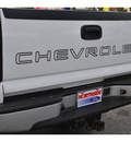 chevrolet silverado 2500hd 2005 white 8 cylinders not specified 78214