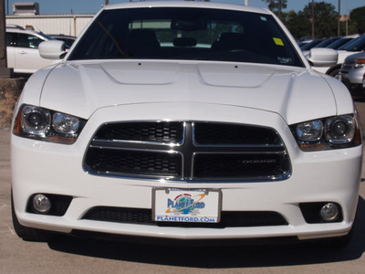 dodge charger 2011 white sedan 8 cylinders shiftable automatic 77338