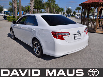 toyota camry 2012 white sedan le 4 cylinders automatic 32771