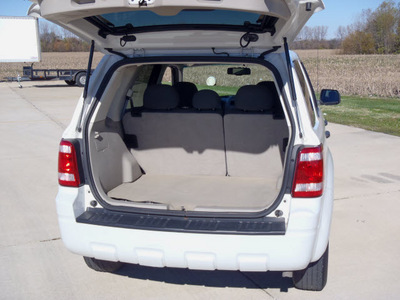 ford escape hybrid 2009 white suv hybrid 4 cylinders 2 wheel drive automatic 62708