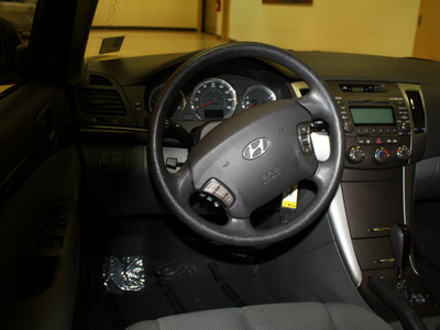 hyundai sonata 2009 gray sedan gls gasoline 4 cylinders front wheel drive automatic 27707