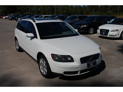 volvo v50 2006 white wagon 2 4i gasoline 5 cylinders front wheel drive automatic 77339